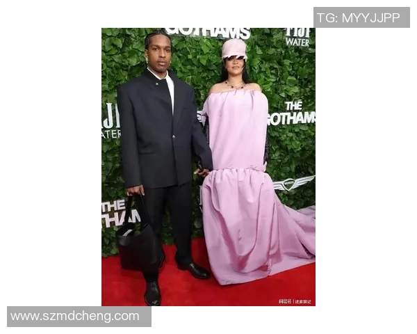 蕾哈娜与足球明星甜蜜约会引发媒体热议两人关系备受关注